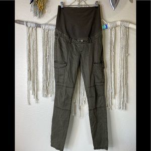 H&M Mama Maternity pants military style look